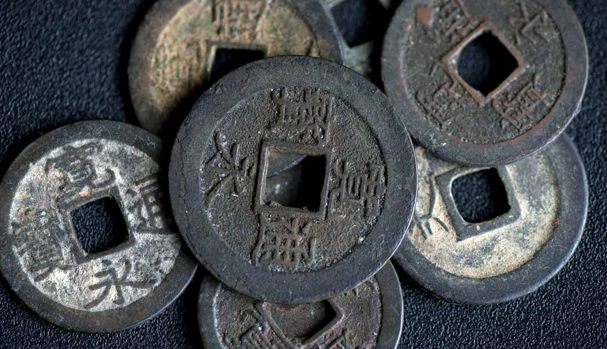 Edo Period Currency Fragmentation and Clan Note Issuance (1700, 1871)